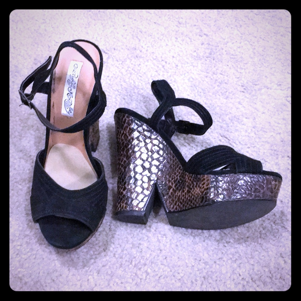 Naughty Monkey Wedges Size 8